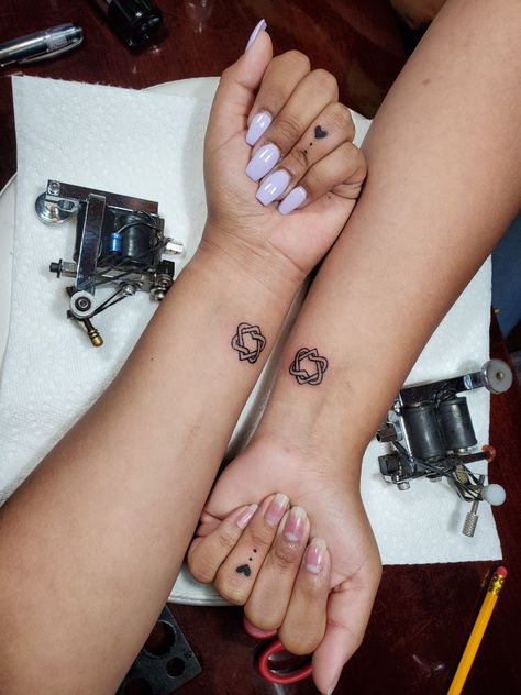 Irish Moon Tattoo, Matching Friend Finger Tattoos, Anam Cara Tattoo Symbols, Soul Friend Tattoo, Ride Or Die Tattoo Friends, Anam Cara Symbol, Friend Symbol Tattoo, Soul Sister Tattoos Symbol, Anam Cara Tattoo