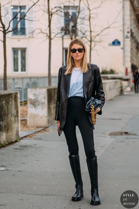 Camille Charriere Style, Leggings Outfit Winter, Camille Charriere, 2020 Street Style, New Street Style, Moda Paris, Paris Fashion Week Street Style, Legging Outfits, Popsugar Fashion