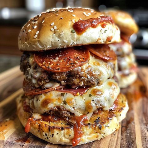 🍔🍕 A nostalgic combo of pizza & burger flavors! #OldSchoolPizzaBurgers #RetroRecipes 🍽️ Old School Pizza Burgers 🛒 Ingredients: 1 lb ground beef 1/2 cup pizza sauce 1 cup mozzarella cheese, shredded 1/2 cup pepperoni slices 4 hamburger buns 1 tsp Italian seasoning Salt & pepper to taste 👩‍🍳 Instructions: Cook Beef: In a skillet, cook ground beef until browned. Drain excess fat. Add Sauce & Seasoning: Stir in pizza sauce, Italian seasoning, salt, and pepper. Simmer for 5 minutes. Assemble ... Breakfast Muffins Savory, High Protein Breakfast Muffins, Burger Flavors, Protein Breakfast Muffins, Muffins Savory, Old School Pizza, Carb Breakfast Ideas, Italian Burger, School Pizza