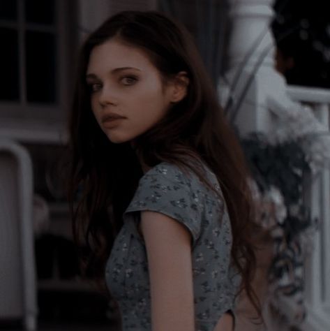 Mcu Oc, Beautiful Horses Wild, India Eisley, Aesthetic People, Sadie Sink, Fantasy Aesthetic, Dark Photography, Character Aesthetic, Character Portraits