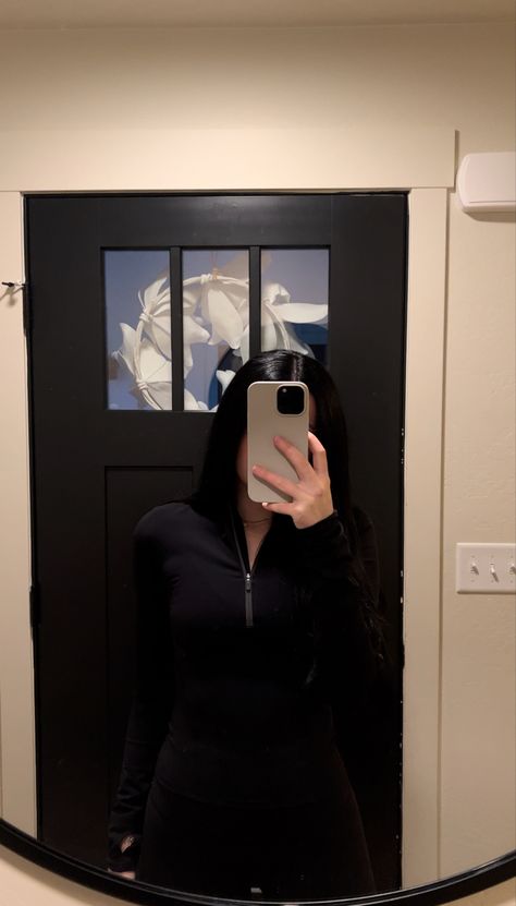 Black Hair Esthetics, Black Hair Mirror Pic, Sleek Black Hair, Hair Lights, Hair Mirror, Gym Mirrors, Girls With Black Hair, Banana Dessert, Girls Mirror