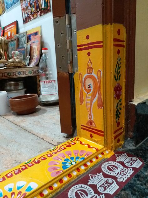 Pooja Room Gadapa Designs, Gadapa Designs Latest, Gadapa Muggu Designs Traditional, Gadapa Muggu Designs, Gadapa Designs, Krsna Art, Diy Birthday Card For Boyfriend, Door Rangoli, Easy Portrait Drawing