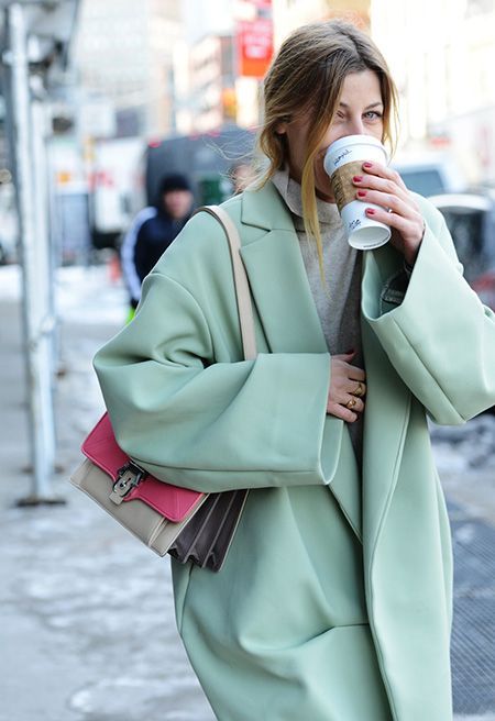 Shop this look on Lookastic:  http://lookastic.com/women/looks/grey-turtleneck-mint-coat-hot-pink-leather-crossbody-bag/7838  — Grey Turtleneck  — Mint Coat  — Hot Pink Leather Crossbody Bag Tommy Ton Street Style, Tommy Ton, Fall 2014 Fashion, Mode Tips, Pastel Outfit, Looks Street Style, Autumn Street Style, Green Coat, Fresh Mint