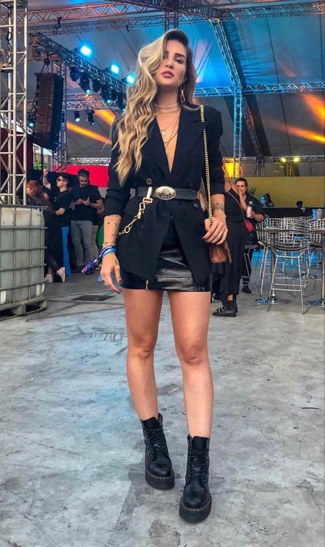 Party Concert Outfit, Spanish Rock Concert Outfit Ideas, Shakira Concert Outfit, Latin Concert Outfit Ideas, 30th Birthday Outfits, Outfits Medellin, Edgy Concert Outfit, Party Outfit Casual, Looks Show