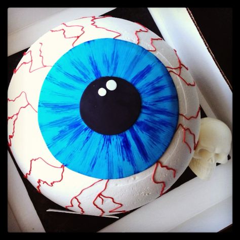 Eye Cake Ideas, Eye Cake, Scary Eyes, Ball Cake, Eye Ball, Look Into My Eyes, Bake Off, Halloween Cakes, 10th Birthday