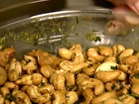 Watch Barefoot Contessa Dinner's in the Fridge Highlights  from Food Network Rosemary Cashews, Spiced Cashews, Cashew Recipes, Small Bites Appetizers, Video Food, Ina Garten Recipes, Roasted Cashews, Nut Recipes, Barefoot Contessa