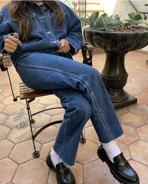 Midwash Jeans Outfit, Cargo Pants With Ballet Flats, Herringbone Jacket Outfit, Tess Madalyn, Harvard Aesthetic Outfit, Mexico Dinner Outfits, Deep Blue Jeans Outfit, Street Style Fall 2023, Denim Jeans Outfit Fall