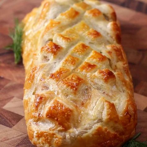 Puff Pastry Salmon (Salmon Wellington) Recipe by Tasty Salmon Wellington Recipe, Salmon Wellington, Low Carb Vegetarian Recipes, African Food, Fish Dishes, Salmon Recipes, Puff Pastry, Fish And Seafood, Fish Recipes