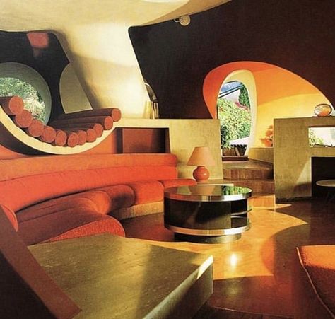 New Wave Interior Design, Postmodern Bedroom Design 70s, 70s Retro Futurism Interior, Futuristic Retro Interior, 60s Retro Futurism Interior, 70s Inspired House Decor, Retrofuturism Aestethic Interior, Mid Century Futurism, 70s Interior Design Retro Vintage