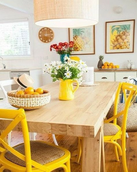 Boho Houses, Retro Beach House, Bohemian Dining Room, Island Bar, Yellow Chair, Colorful Kitchen, Yellow Decor, �아파트 인테리어, Yellow Kitchen