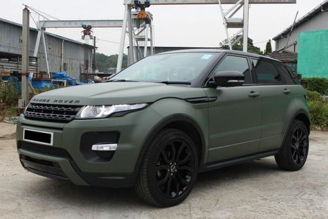 Army green Rang Rover Matte Cars, Land Rover Car, Range Rovers, Matte Green, Matte Paint, Jaguar Land Rover, Range Rover Evoque, Car Colors, Land Rover Discovery