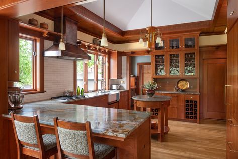 Craftsman Bungalows Interior, Cathedral Kitchen, Big House Interior, Craftsman Bungalow Kitchen, Bungalow Kitchen Remodel, Make Cabinets, Country Color Palette, Cozy Craftsman, Dining Design Ideas