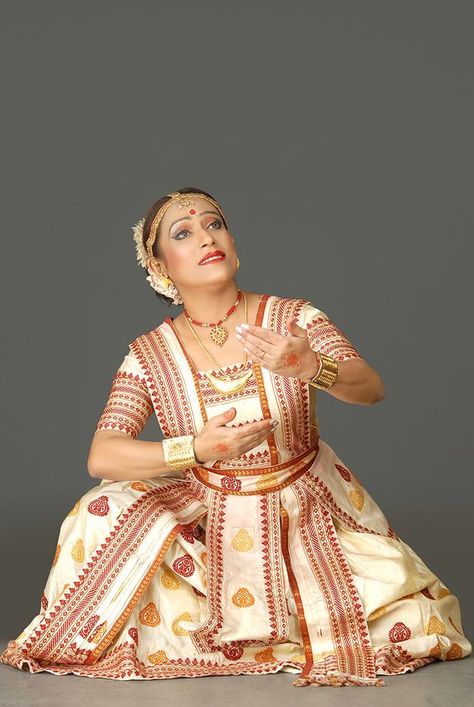 Sattriya - Dancer Anita Sharma Satriya Dance, Kathak Mudra, Sattriya Dance, Dance Kathak, Wall Mood Board, Indian Dance Forms, Indian Dancing, Indian Dances, Dance Classical