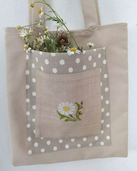 Diy Canvas Bag Sew, Creative Tote Bag, Diy Tote Bag Design, O J Simpson, Canvas Bag Diy, Embroidery Purse, Handmade Fabric Bags, Diy Embroidery Designs, Diy Bag Designs