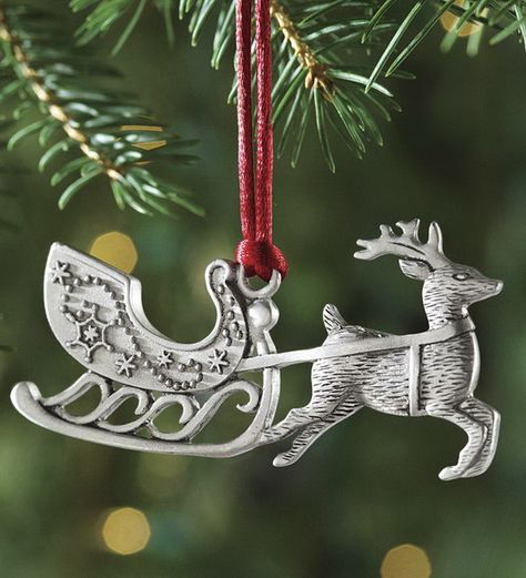 Splendid Ideas For Christmas Tree Decoration With Silver And Gold Ornaments Old Fashion Christmas Tree, Reindeer And Sleigh, Metal Ornaments, Unique Christmas Ornaments, Ideas For Christmas, Old Fashioned Christmas, Gold Ornaments, Metal Ornament, Christmas Tree Decoration