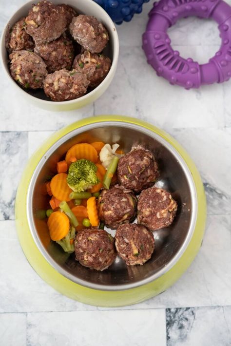 Meatballs For Dogs, Meatball Dinner Recipes, Beef Zucchini, Ground Beef Meatballs, Zucchini Meatballs, Meatballs And Rice, Meatball Dinner, How To Make Meatballs, Low Carb Flour