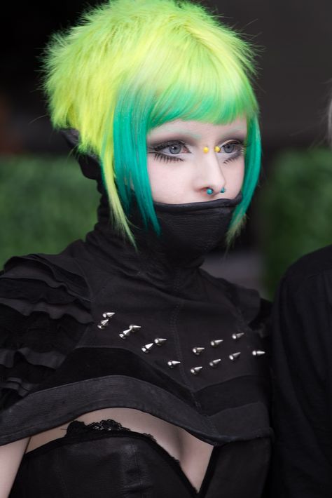 Cyberpunk Haircut Green Mullet, Y2k Hairstyles Short, Cyberpunk Hairstyles, Cyberpunk Hair, Look Grunge, Y2k Hairstyles, Jet Black Hair, Mohawk Hairstyles, Punk Hair