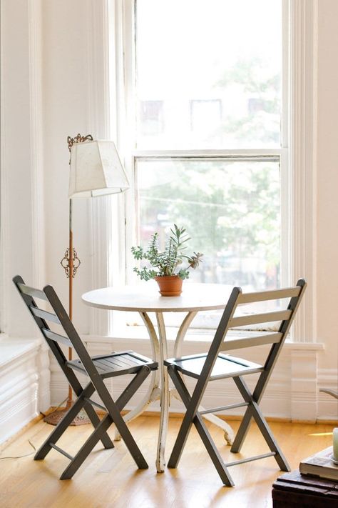 How To Live Without a Dining Room: Advice & Ideas from 15 of Our Best Posts Small Apartment Therapy, Apartment Dining, Space Apartments, Rental Apartment, Small Room Design, Small Dining, Bistro Table, House Tour, Small Space Living