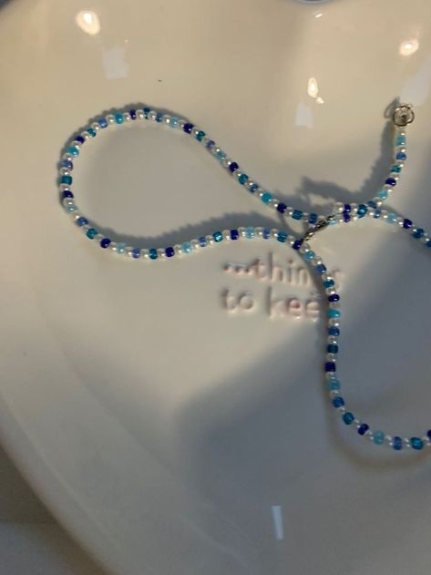 Blue Beads Aesthetic, Blue Beaded Necklace Ideas, Pinterest Necklace Bead, Blue Beaded Necklace Aesthetic, Colourful Beaded Necklace, Blue Seed Bead Bracelet, Seed Bead Necklace Aesthetic, Blue Necklace Beads, Blue Beaded Jewelry