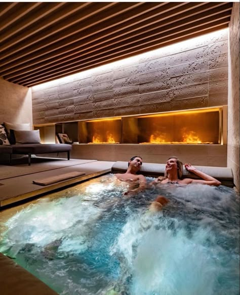 Jacuzzi Indoor Luxury, Basement Jacuzzi Ideas, Spa Jacuzzi Indoor, Home Jacuzzi Indoor, Indoor Jacuzzi Room, Jacuzzi Indoor, Spa In Casa, Jacuzzi Room, Indoor Jacuzzi