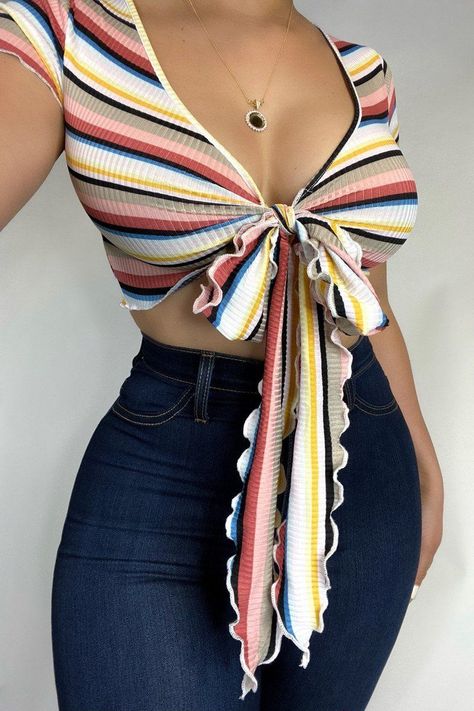 ff1418e8cc993fe8abcfe3ce2003e5c5desc53114047ri Looks Party, Tie Front Top, Casual Stripes, Looks Style, Looks Vintage, Red Fashion, Outfits Casuales, Pretty Outfits, Fashion Inspo Outfits