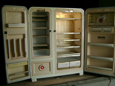 1956 Kelvinator Foodarama #1 | Flickr - Photo Sharing! 50s Kitchen Appliances, Vintage Refrigerator 1950s, 1950 Refrigerator, 50s Refrigerator, 1950s Fridge, 1950s Refrigerator, Antique Refrigerator, Retro Kitchen Appliances, Vintage Kitchen Appliances