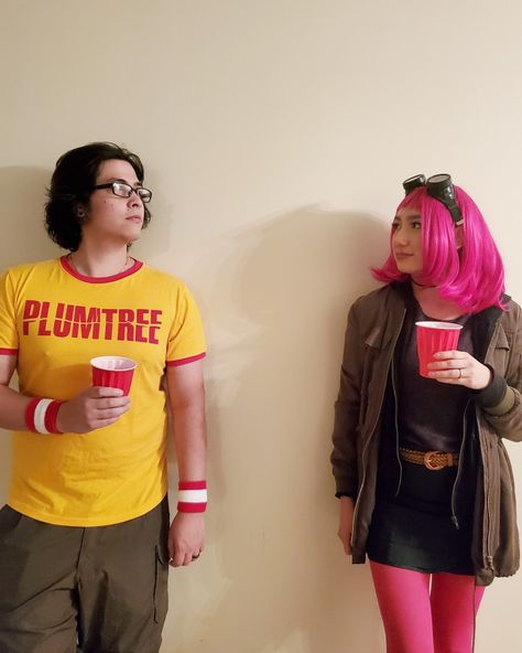 Scott Pilgrim Couples Costume, Scott Pilgrim Vs The World Halloween, Indie Movie Halloween Costumes, Scott And Ramona Costume, Indie Halloween Costumes Couples, Scott Pilgrim Vs The World Costume, Scott Pilgrim And Ramona Flowers Costume, Non Binary Halloween Costumes, Gender Bender Costume