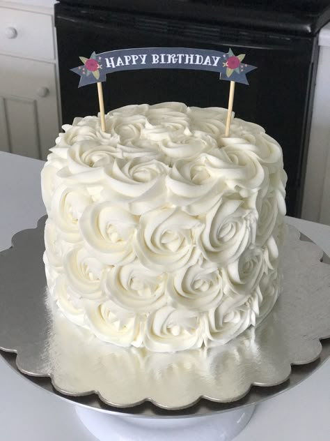 White Rosette Cake White Rossette Cakes Birthday, Rossete Cake Ideas, Simple White Birthday Cake, White Rosette Cake, White Flower Cake, Rosette Cake Wedding, White Birthday Cake, One Tier Cake