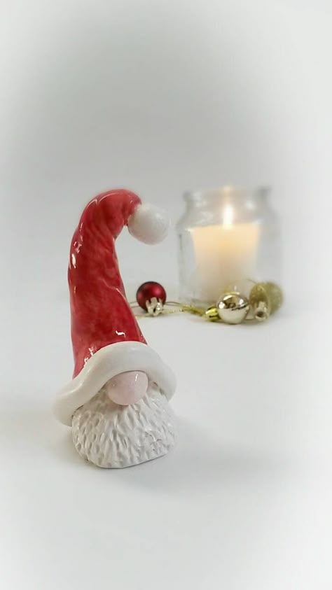 Gnome Ceramic, Gnome Gifts, Tomte Gnome, Clay Christmas Decorations, Ceramic Christmas Decorations, Santa Gnome, Ceramic Garden, Gnome Gift, Cerámica Ideas