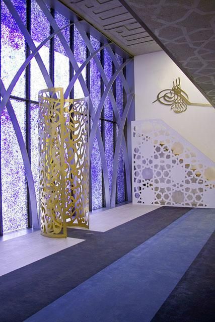 Interior view of the Penzberg Islamic Forum in Germany. Its contemporary design is permeated with Islamic motifs yet it integrates into its surroundings. Mihrab Design Islamic Architecture, Contemporary Mosque, Islamic Shapes, Mosques Architecture, Musholla Rumah, Masjid Interior, Mehrab Design, Mosque Beautiful, Mihrab Masjid