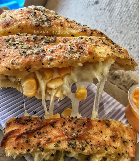 Khana_bazaar on Instagram: “All i want is this amazing stuffed garlic bread full of cheese and jalapeños 😍 . Do you also like this garlic bread from.l @dominos_india…” Dominos Garlic Bread, Stuffed Garlic Bread, Dominos Pizza, Garlic Bread, All I Want, I Want, Garlic, Phone Wallpaper, Pizza