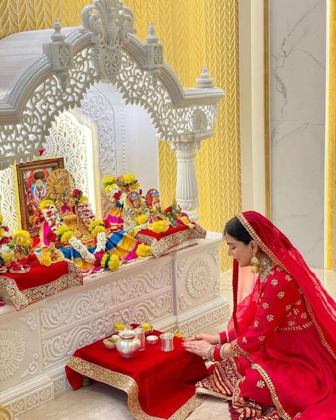 Home Temple Ideas Puja Room, Anjum Fakih, Marble Mandir, Interior Design Kitchen Contemporary, Mandir Decoration, Shraddha Arya, Indian Room Decor, Mandir Design, Temple Design For Home