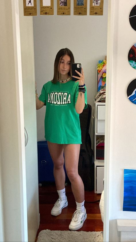 Pull and bear t-shirt
Reebok trainers
Nike socks Tita Outfit, Green Outfit, Party Outfit, Tshirt Dress, Shirt Dress, Ootd, Mirror Selfie, Green, T Shirt