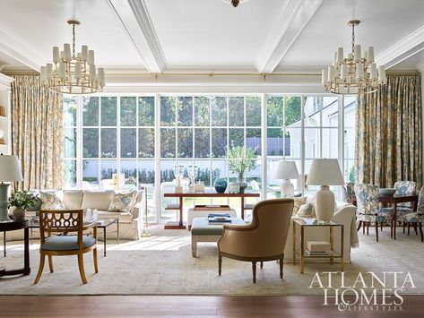 Banquette Seating Living Room, Dining Room With Bookshelves, Room With Bookshelves, Southern Living Rooms, Traditional Living Rooms, House Beautiful Living Rooms, Marie Flanigan Interiors, Grand Living Room, Atlanta Homes And Lifestyles