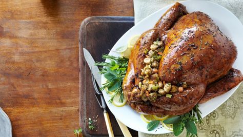 Intimidated by cooking your first Thanksgiving dinner? Relax — we've got you Turkey Roasting Times, Turkey Cooking Times, Convection Oven Cooking, Carving A Turkey, Roasting Times, Turkey Stuffing, Cooking Turkey, Oven Cooking, Convection Oven