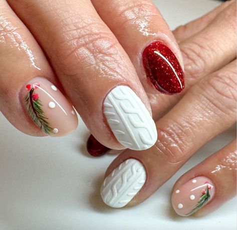 Christmas Nails Short Sweater, Xmas Sweater Nails, Sweater Nails Christmas, Christmas Sweater Nails, Oval Acrylic Nails, Nail Art Noel, Xmas Nail, Almond Nail Art, Sweater Nails