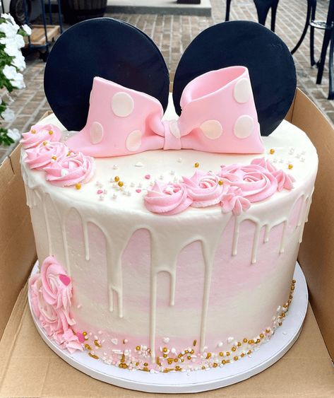 Mimmie Mouse Birthday Cake, Birthday Cakes Minnie Mouse, Minnie Mouse Third Birthday Cake, Minnie Mouse Birthday Party Ideas Oh Twodles, Minny Mouse Cake Ideas, Minnie Mouse 2nd Birthday Party Cake, Minnie Theme Cake, Mickey Minnie Cake Ideas, Minnie Mouse Cake First Birthday