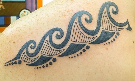 Tribal Wave Tattoo, so in love with it!!! First Tattoo! Ocean Wave Tattoo, Tato Maori, Wave Tattoo Design, Surf Tattoo, Cross Tattoo For Men, Wave Tattoo, Maori Tattoo Designs, Ocean Tattoos, Theme Tattoo