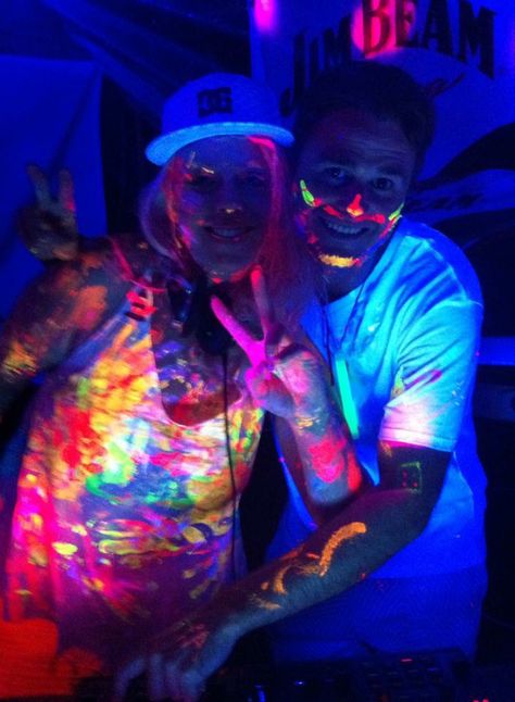 HOW TO HOST A SUCCESSFUL AND FUN HOME GLOW PAINT PARTY by http://glowpaint.com.au #GlowPaint #BlackLight #partyIdeas #UVReactive #Neon #Australia #Queensland #Rave #DanceParty #GoodVibes #PLUR Glow In The Dark Carnival Party, Neon Party Paint, Cute Neon Party Fits, Home Rave Party Ideas, At Home Rave Party, Neon Paint Party Ideas, Glow Paint Party, Neon Paint Party, Blacklight Birthday Party