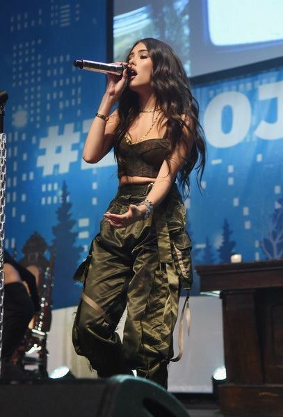 Air Jordan Dunk Low, Jordan Dunk Low, Jordan Dunk, Madison Beer Hair, Estilo Madison Beer, Madison Beer Style, Madison Beer Outfits, Beer Photos, Dangerous Woman Tour