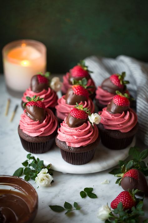 Cupcakes With Chocolate, Strawberry Cupcake, Fancy Cupcakes, Chocolate Covered Strawberry, Oreo Cupcakes, Cupcake Flavors, Strawberry Cupcakes, Cooking Classy, Covered Strawberries