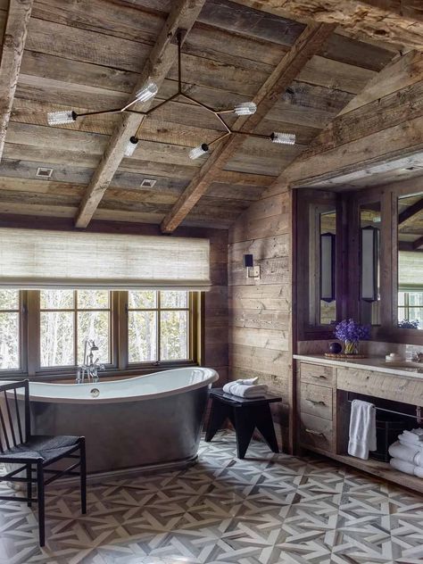 Tour a warm and inviting ski chalet nestled in Montana's snowy peaks Modern Ski House, Rustic Chalet, Bathroom Big, Ski Cabin, Eclectic Bathroom, Ski House, Ski Chalet, Rustic Bathroom, The White Company