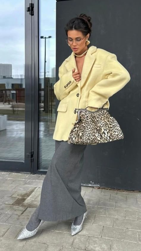 Long Shirt Winter Outfit, Formal Chic Outfit, Summer Outfits 2024 Street Style, Europe Street Style, Office Street Style, Summer Work Clothes, Cozy Chic Outfit, Leopard Print Outfits, Summer Denim