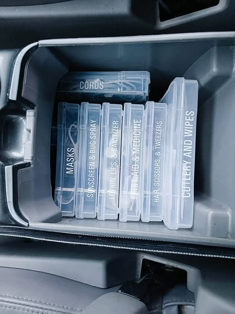 Car Organization Hacks: How an Organized Car Can Change Your Life Car Trunk Organization Ideas, Small Car Organization Ideas, Glove Box Organization, Dollar Tree Car Organization, Trunk Organization Car, Mom Car Organization, Car Organization Kids, Car Organization Ideas, Organized Car