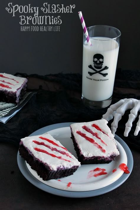 Spooky Slasher Brownies. A Spooky sweet with no artificial coloring or dyes. Sure to frighten all ages! // Happy Food Healthy Life Scary Snacks, Scary Halloween Food, Halloween Brownies, Postres Halloween, Recetas Halloween, Halloween Party Appetizers, Halloween Food Appetizers, Spooky Halloween Treats, Halloween Food Desserts