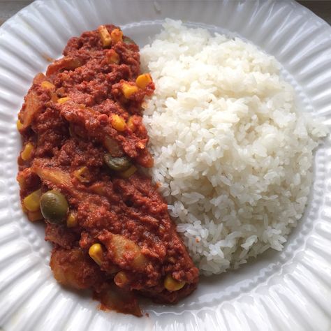 Corned beef with French fried potatoes and white rice. Cornbeef And White Rice, Perfect Health Diet, Recetas Puertorriqueñas, French Fried Potatoes, Puerto Rican Cuisine, Perfect Health, Food Experience, Spanish Cuisine, Spanish Dishes