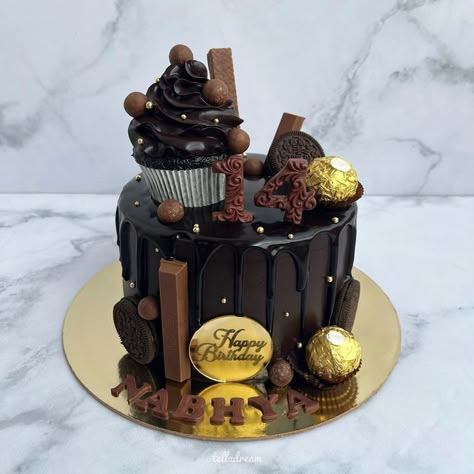 Telladream Bakery & Patisserie on Instagram: "Chocolate Loaded Cake✨ • #chocolatecake #chocolateoverload #chocolateloadedcake #chocolateloadedcake #telladream #mumbaicakes #mumbaicake #cakesofmumbai #mumbaibaker #mumbaibakers #maladcakes #maladbaker #cakesofindia #cakenestin #cakesinmumbai #mumbaicakeartist #mumbaicakelovers #vanhoutenprofessionalindia" Tall Chocolate Cake Designs, Chocolate Tall Cake, Cakes For Husband Birthday, Chocolate Loaded Cake, Extra Chocolate Cake, Latest Cake Designs, Bakery Chocolate Cake, Girly Birthday Cakes, 14th Birthday Cakes