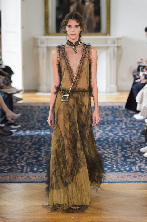 #couture embellishment, #ruffles, #flounces, ruffles on the neckline, flounces on the hem, Valentino Spring 2017 Collection | Valentino Runway, High Fashion Runway, Boho Mode, Valentino Women, Spring Summer 2017, Fashion Runway, Spring 2017, Elegant Outfit, Fashion Week Spring