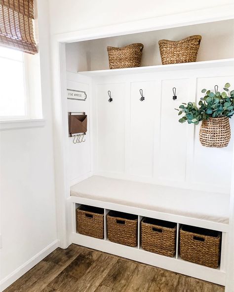 Jess || House On 77th on Instagram: “[SWIPE for the VV embarrassing BEFORE] We transformed this disorganized entry closet into the cutest little faux mudroom nook over the…” Faux Mudroom, Coat Nook, Mudroom Nook, Entry Nook, Front Hall Closet, Small Mudroom Ideas, Mudroom Closet, Front Closet, Mudroom Makeover