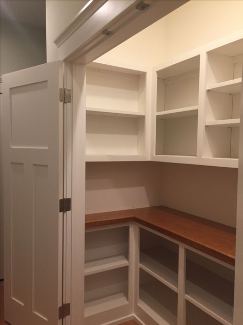 Butlers Pantry Closet, Small Pantry Shelving, Basement Pantry, Pantry Redo, Pantry Closet Design, Building Memories, Pantry Layout, House Pantry, Wood Working Projects